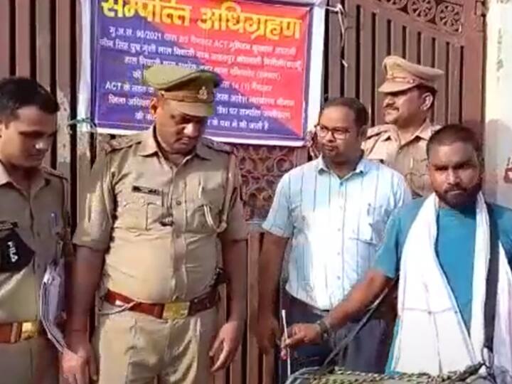 up news sambhal police seized 34 lakh property of gangster accused of badaun ann Sambhal News: संभल में गैंगस्टर के आरोपी की 34 लाख रुपये की संपत्ति जब्त, ढोल नगाड़ों के साथ पुलिस ने कराई मुनादी