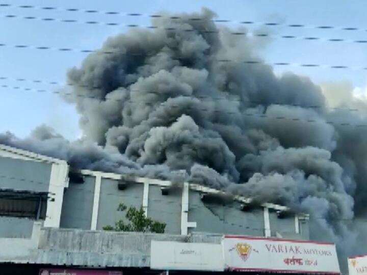 Mumbai Massive fire broke out at PNP theatre in Alibag area Mumbai Fire: मुंबई के अलीबाग में पीएनपी थिएटर में लगी भीषण आग, दमकल की कई गाड़िया काबू करने में जुटीं