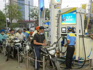 Petrol- Diesel Crisis: Citizens fret due to fuel shortage in India | ABP News