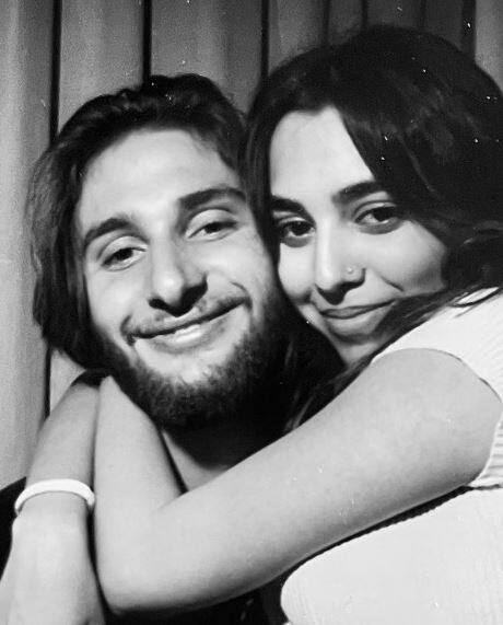 फिल्म निर्देशक अनुराग कश्यप की बेटी आलिया कश्यप ( Aaliyah Kashyap) ने हाल ही में अपने इंस्टाग्राम पर अपने बॉयफ्रेंड शेन ग्रेगोइरे संग कुछ बेहद खास तस्वीरें शेयर की हैं.