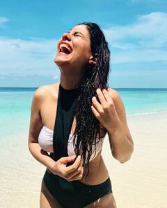 Shreya Dhanwanthary Photos: బికినీలో 'ఫ్యామిలీ మ్యాన్' బ్యూటీ రచ్చ