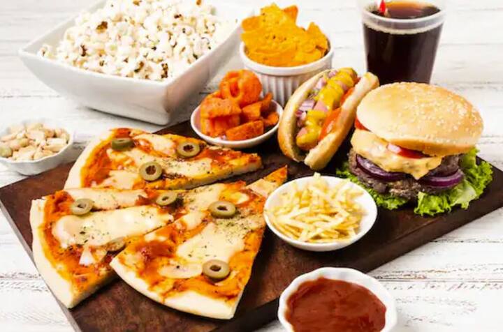 ਗੈਰ-ਸਿਹਤਮੰਦ ਭੋਜਨ ਦਾ ਸੇਵਨ ਵੀ ਪੁਰਸ਼ਾਂ ਦੇ ਸਪ੍ਰਮ ਕਾਊਂਟ ਨੂੰ ਘਟਾ ਸਕਦਾ ਹੈ।