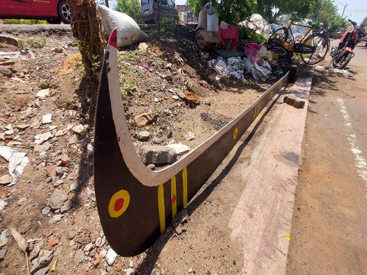 A 21 feet long scythe has been made for the Melur Muni Temple Madurai : ஒரு மாத உழைப்பு! 300 கிலோ எடையில்  முனிக் கோயிலுக்கு வந்த  21 அடி நீள அரிவாள்!