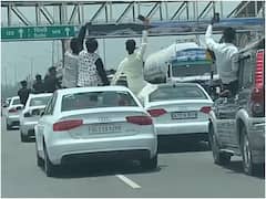 Muzaffarnagar: चलती कार में डांस कर रहे थे दूल्हा और बाराती, अब ट्रैफिक पुलिस ने थमाया 2 लाख रुपये का चालान