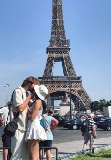 उन्होंने कुछ तस्वीरें और उनके नासमझ क्षणों का एक वीडियो भी साझा किया. शेन ने भी उन्होंने अपनी तस्वीरों को इंस्टाग्राम पर साझा किया और लिखा कि वह आलिया की उंगली पर अंगूठी डालने के लिए दिन का इंतजार कर रहे हैं.