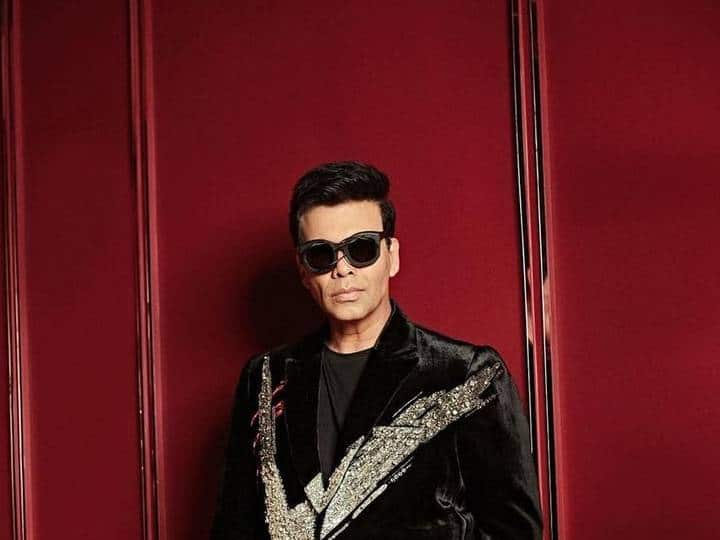 प्रसिद्ध दिग्दर्शक करण जोहरच्या (Karan Johar) 'कॉफी विथ करण' या कार्यक्रमाला प्रेक्षकांची पसंती मिळाली होती. करण जोहरच्या कॉफी विथ करणच्या सहा सीझननं प्रेक्षकांचे मनोरंजन केले.(photo:karanjohar/ig)