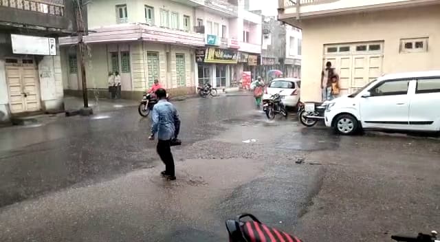 Gujarat Rain : 28 Talukas found rains in state, highest 67 MM rain in Khambhaliya સૌરાષ્ટ્રમાં મેઘમહેરઃ ખંભાળિયામાં 2.5 ઇંચ, કાલાવડમાં સવા બે ઇંચ વરસાદ ખાબક્યો