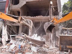 Bulldozer Action: यूपी सरकार में जमकर चल रहा बुलडोजर, क्या हैं इससे जुड़े नियम, जानें पूरी डिटेल