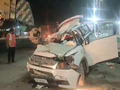 Basti Road Accident: बस्ती में अज्ञात वाहन की टक्कर से कार के परखच्चे उड़े, चार लोगों की मौत, 3 घायल