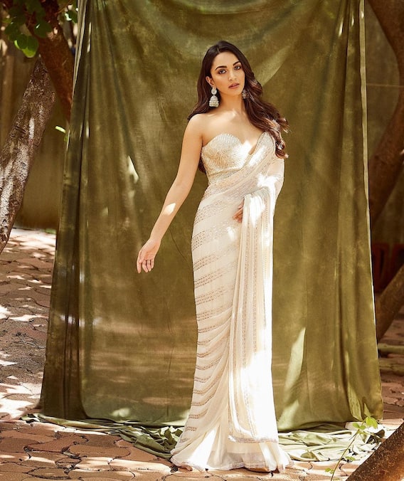 IN PICS| Kiara Advani Is A Vision To Behold In A White Saree