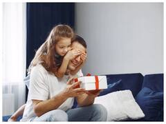 Fathers Day 2022 : फादर्स डे पर पापा को गिफ्ट करें ये चीजें, बनी रहेगी सेहत आंखों से झलकेगा प्यार