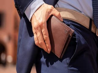 Wallet Tips : মানিব্যাগে এই জিনিসগুলি রাখছেন ? হতে পারে আর্থিক ক্ষতি !