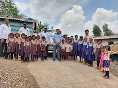 Nashik School : शाळेचा पहिला दिवस लाल दिव्याच्या गाडीतून, पेठ येथील मुलांचा अनोखा शाळा प्रवेश