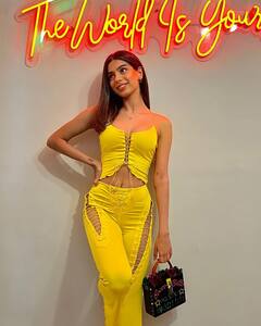 Khushi Kapoor : जान्हवी कपूरच्या बहिणीचा बोल्ड अंदाज, डेब्यूपूर्वी शेअर केले खास फोटो!