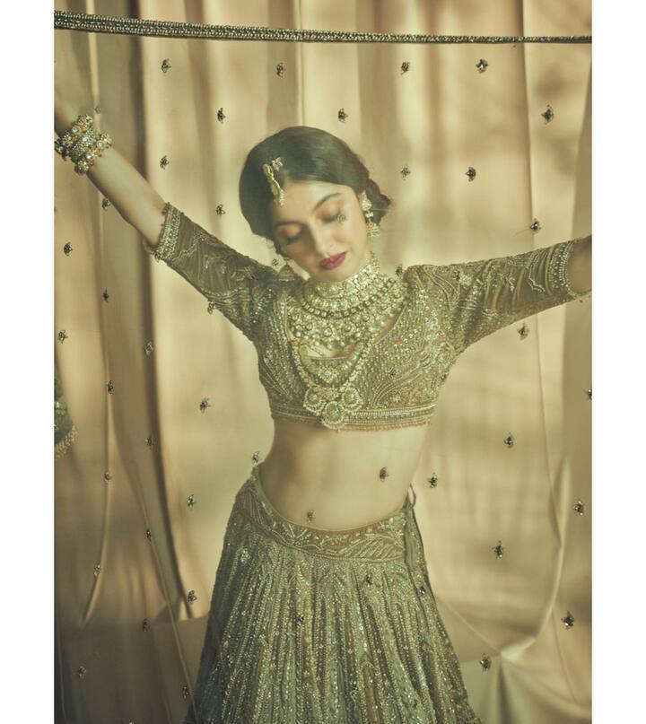 वयाची 30 वर्षे ओलांडूनही या मुलीचे सौंदर्य एक टक्काही कमी झालेले नाही. (photo:divyakhoslakumar/ig)