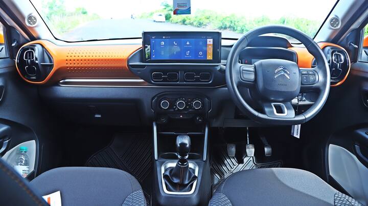 সিট্রন এই গাড়িকে একটি প্রিমিয়াম হ্যাচব্যাক বলছে। কিন্তু 180 এমএম গ্রাউন্ড ক্লিয়ারেন্স হওয়ায় এটি আমাদের ক্রসওভারের মতো মনে হয়েছে। সি 3 অবশ্যই সামগ্রিক অনুপাতের দিক থেকে তার শ্রেণির অন্যতম সেরা গাড়ি।