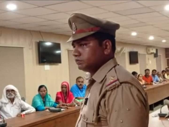 UP News SSP Vipin Tada suspended two police officers and four inspectors for negligence in public hearing in Gorakhpur ann Gorakhpur News: जनसुनवाई में लापरवाही पर SSP सख्त, ऑन द स्पॉट 6 पुलिस अधिकारियों को किया सस्पेंड