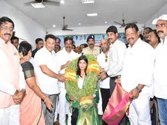 Nizamabad Nikhat Zareen : నిఖత్ జరీన్ కు నిరాజనాలు పలికిన నిజామాబాద్, భారీగా విజయోత్సవ ర్యాలీ