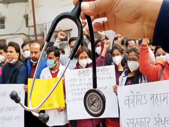 Gujarat Thousands of doctors went on indefinite strike made this demand health minister warned them Gujarat News: इन मांगों को लेकर अनिश्चितकालीन हड़ताल पर गए हजारों डॉक्टर, स्वास्थ्य मंत्री ने दी चेतावनी