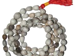 Vishnu Favourite Mala: गुरुवार को इस माला के जाप से खुश होते हैं भगवान विष्णु, ये हैं 6 चमत्कारी फायदे
