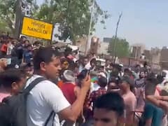 Agnipath Scheme का विरोध राजधानी दिल्ली पहुंचा, युवाओं ने रेल रोककर सरकार के खिलाफ की नारेबाजी