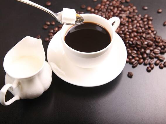 Coffee: షాకింగ్ ఫలితం, చక్కెర కలుపుకుని కాఫీ తాగితే లివర్ క్యాన్సర్ వచ్చే ప్రమాదం అధికం Coffee: షాకింగ్ ఫలితం, చక్కెర కలుపుకుని కాఫీ తాగితే లివర్ క్యాన్సర్ వచ్చే ప్రమాదం అధికం