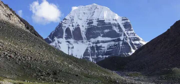 ਇੱਥੋਂ ਦੀ ਮਨਮੋਹਕ ਸੁੰਦਰਤਾ ਹਰ ਥਕਾਵਟ ਦੂਰ ਕਰ ਦਿੰਦੀ ਹੈ। ਬਰਫ਼ ਨਾਲ ਢਕੇ ਪਹਾੜ, ਬੱਘੀਆਂ ਅਤੇ ਰੰਗਾਂ ਨਾਲ ਭਰੇ ਫੁੱਲ ਮਨ ਨੂੰ ਖੁਸ਼ ਕਰਦੇ ਹਨ। ਇਸ ਤੋਂ ਬਾਅਦ ਅਗਲੇ ਸਟਾਪ ਲਈ ਗਰਬਿਆਂਗ ਵਿੱਚੋਂ ਦੀ ਲੰਘਦੇ ਹੋਏ ਇਤਿਹਾਸ ਦੀਆਂ ਝਲਕੀਆਂ ਵੀ ਤੁਹਾਡੇ ਸਾਹਮਣੇ ਹਨ। ਹਾਲਾਂਕਿ ਕੁਝ ਸਾਲ ਪਹਿਲਾਂ ਇਸ ਛੋਟੇ ਜਿਹੇ ਪਿੰਡ 'ਚ ਜ਼ਮੀਨ ਖਿਸਕਣ ਦਾ ਸ਼ਿਕਾਰ ਹੋ ਗਿਆ ਸੀ ਪਰ ਫਿਰ ਵੀ ਮਕਾਨਾਂ ਦੀ ਨੱਕਾਸ਼ੀ ਦੇਖ ਤੁਸੀਂ ਹੈਰਾਨ ਰਹਿ ਜਾਓਗੇ।