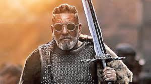 संजय दत्त (Sanjay Dutt) तो वैसे अपने खलनायक की भूमिका के लिए काफी पहले से ही मशहूर हैं. हालांकि हालिया रिलीज़ फिल्म केजीएफ 2 (KGF 2) में वो बिल्कुल एक अलग अंदाज़ में दिखे. उन्होंने इस फिल्म में अधीरा का किरदार मिभाया जो काफी खूंखार था.