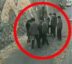 Girl Fight Video: ਸੁੰਨਸਾਨ ਸੜਕ ‘ਤੇ 6 ਮੁੰਡਿਆਂ ਨੇ ਘੇਰਿਆ ਤਾਂ ਸਿਰਫ 25 ਸਕਿੰਟਾਂ 'ਚ ਕੁੜੀ ਨੇ ਧੂੜ ਚੱਟਾ ਦਿੱਤੀ; ਦੇਖੋ Video