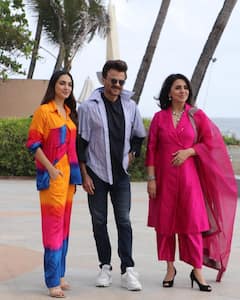 Jug Jug Jeeyo के प्रमोशन के दौरान नीतू कपूर ने सबके सामने छूए अनिल कपूर कैपर, फोटोज़ वायरल