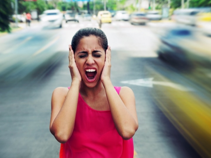 Misophonia : யாராவது சாப்பிடும்போது வரும் ’சவ்சவ்’ சத்தம் உங்களுக்கு எரிச்சலா இருக்கா? இதை படிங்க..