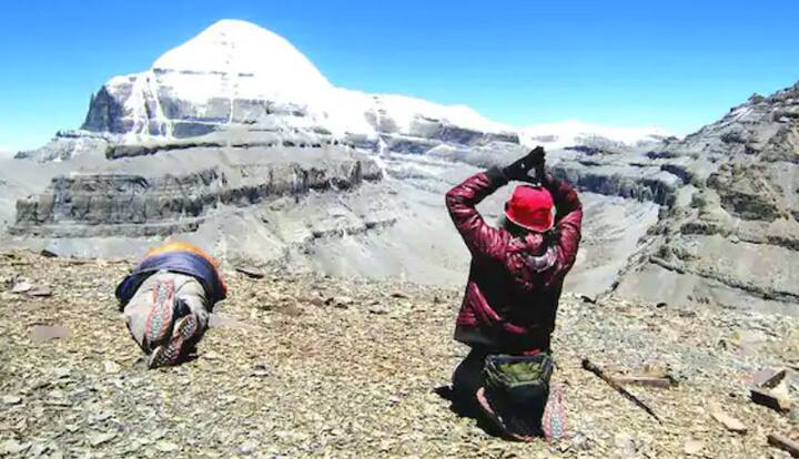 ਕਿਵੇਂ ਅਤੇ ਕਦੋਂ ਜਾਣਾ ਹੈ ਤੁਸੀਂ ਉਤਰਾਖੰਡ ਦੇ ਦੇਹਰਾਦੂਨ ਜਾਂ ਪੰਤਨਗਰ ਜਾ ਸਕਦੇ ਹੋ ਫਲਾਈਟ ਜਾਂ ਟ੍ਰੇਨ ਦੁਆਰਾ। ਇਸ ਤੋਂ ਬਾਅਦ ਤੁਹਾਨੂੰ ਸੜਕ ਰਾਹੀਂ ਪਿਥੌਰਾਗੜ੍ਹ ਦੇ ਧਾਰਚੂਲਾ ਤੱਕ ਪੂਰਾ ਰਸਤਾ ਕਵਰ ਕਰਨਾ ਹੋਵੇਗਾ। ਉੱਥੋਂ ਟ੍ਰੈਕਿੰਗ ਸ਼ੁਰੂ ਹੁੰਦੀ ਹੈ। ਸਰਦੀਆਂ ਅਤੇ ਬਰਸਾਤ ਦੇ ਮੌਸਮ ਵਿੱਚ ਇਹ ਯਾਤਰਾ ਸੰਭਵ ਨਹੀਂ ਹੈ। ਅਜਿਹੀ ਸਥਿਤੀ ਵਿੱਚ, ਗਰਮੀਆਂ ਦੇ ਮੌਸਮ ਵਿੱਚ ਜੂਨ ਤੋਂ ਸਤੰਬਰ ਤੱਕ ਯਾਤਰਾ ਕਰਨ ਦਾ ਸਭ ਤੋਂ ਵਧੀਆ ਸਮਾਂ ਹੁੰਦਾ ਹੈ।