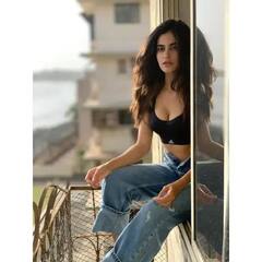 Aditi Pohankar Photos: અસલ જિંદગીમાં એકદમ સિમ્પલ નથી આશ્રમની 'પમ્મી', સોશ્યલ મીડિયા પર શેર કરે છે હૉટ તસવીરો