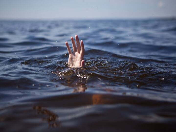 Bapatla district nizampatnam four drowned in sea Bapatla News : విహారయాత్రలో విషాదం, సముద్రంలో నలుగురు చిన్నారులు గల్లంతు!