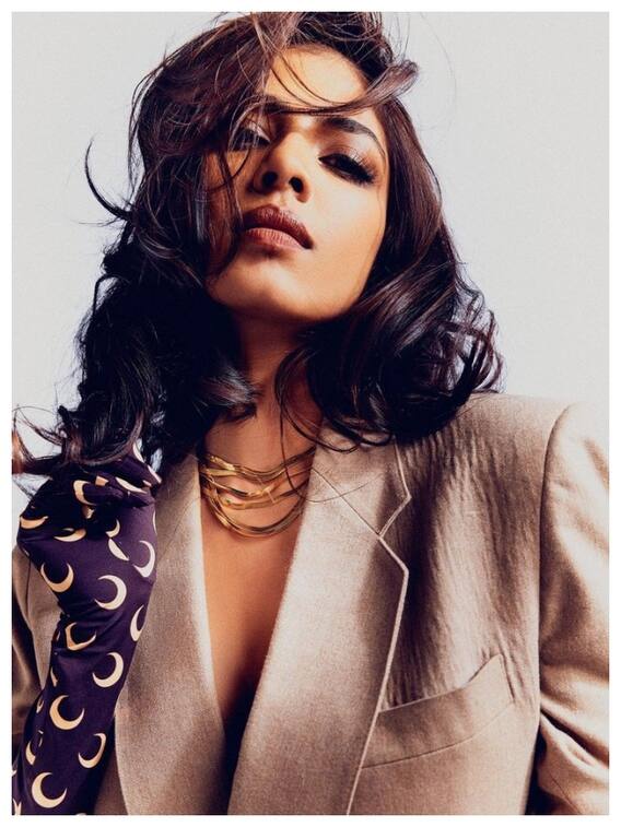 హాలీవుడ్ రేంజ్ లో మాళవిక - ఫొటోస్ చూశారా?