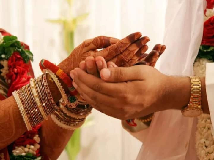 Gujarat Patidar community demands to make parent signature mandatory for love marriage Gujarat News: गुजरात में पाटीदार समुदाय की मांग, लव मैरिज के लिए गार्जियन के सिग्नेचर हों अनिवार्य