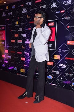 Style Icons Awards : आशा पारेख से अनुषा दांडेकर तक..रेड कारपेट पर ऐसे बन-ठनकर पहुंचे स्टार्स