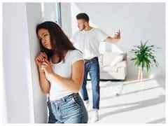 Relationship Tips: पार्टनर की इन हरकतों से समझ लें कि डाॅमिनेट करना चाहते है आपको, हो जाएं सावधान