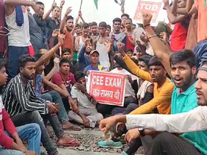 छात्रों ने जहानाबाद स्टेशन पर ट्रेन को रोककर विरोध प्रदर्शन किया. साथ ही काको मोड़ के समीप भी छात्र रोड पर उतरे. इस दौरान एनएच-83  और एनएच -110 को भी जाम कर दिया.