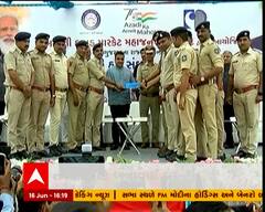 સુરતમાં કાપડ વેપારીઓએ કર્યું પોલીસનું સન્માન, હર્ષ સંઘવી રહ્યા ઉપસ્થિત