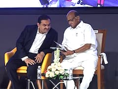 मोदींचे मित्र गौतम अदानी शरद पवारांचेही जिगरी यार; अदानी सहकुटुंब बारामतीत, पवारांनी केलं स्वागत तर रोहित पवारांचे सारथ्य