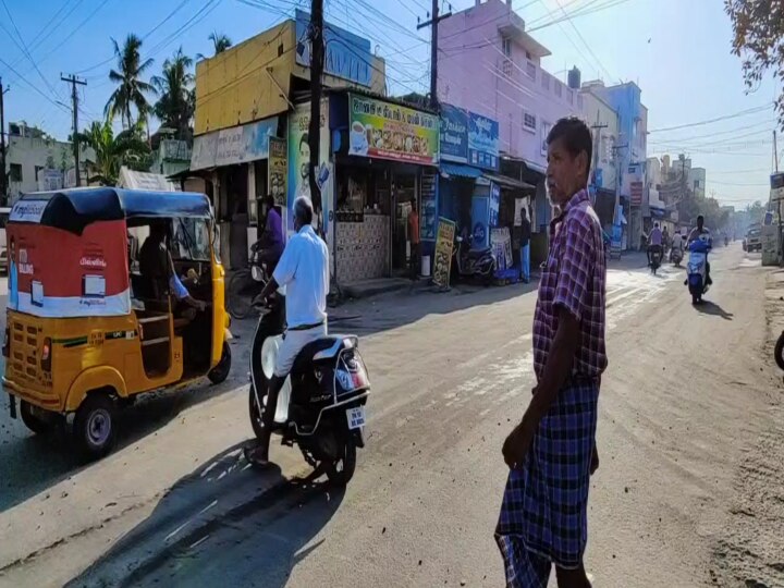 சென்னையில் நடுரோட்டில் வெடித்த நாட்டு வெடிகுண்டு... ஒருவர் காயம் - காவல் துறையினர் விசாரணை!