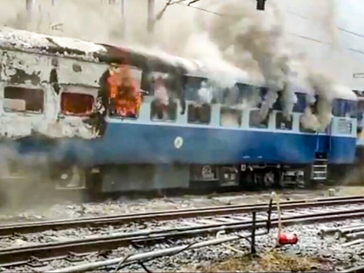 Agnipath Protest: बिहार में ट्रेनों में लगाई आग तो ग्वालियर में कोच तोड़े, पलवल में कई पुलिसकर्मी जख्मी | 'अग्निपथ' के विरोध की 10 बड़ी बातें