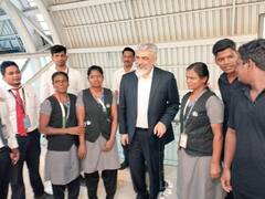 Watch Video Ajith: சார்.. சார் ஒரே ஒரு செல்ஃபி : வைரலாகும் அஜித்தின் ரியாக்‌ஷன்..