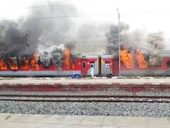 Agnipath Protests Highlights: तीसरे दिन भी बिहार में बवाल, निशाने पर रहीं ट्रेनें, BJP नेताओं के घर हमला, जानें क्या-क्या हुआ?