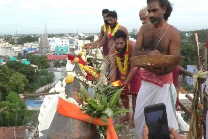 Pudukottai: கோயில் கும்பாபிஷேக விழா - சீர்வரிசை எடுத்து சென்று அசத்திய இஸ்லாமியர்கள்..!