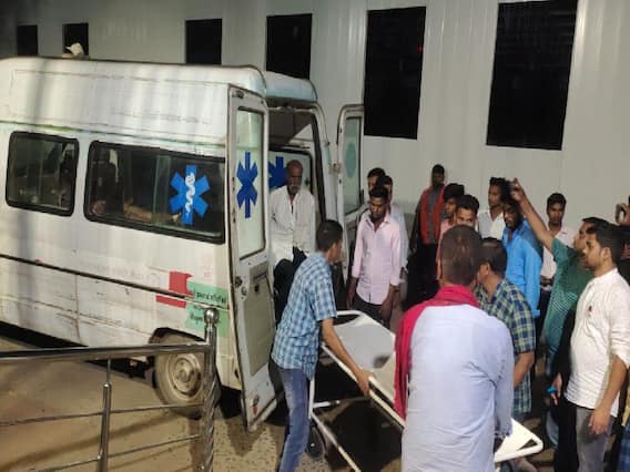 Nawada Crime: नवादा में पूर्व मुखिया को अपराधियों ने मारी चार गोली, एक ही बाइक पर सवार चार बदमाशों ने किया हमला Nawada Crime: नवादा में पूर्व मुखिया को अपराधियों ने मारी चार गोली, एक ही बाइक पर सवार चार बदमाशों ने किया हमला