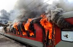 Agnipath Protest: অগ্নিপথ প্রকল্পের বিরোধিতায় অগ্নিগর্ভ দেশ, বাতিল একাধিক ট্রেন, সেকেন্দ্রাবাদে মৃত এক