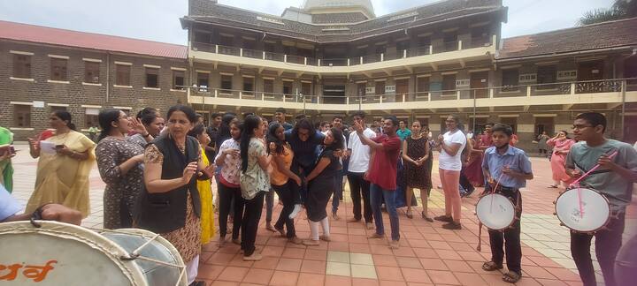 बहुप्रतिक्षीत महाराष्ट्र बोर्डाचा निकाल आज जाहीर करण्यात आला. यंदा दहावीचा राज्याचा एकूण निकाल 96.94 टक्के लागला आहे.