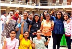 Maharashtra Board Result 2022 : दहावीच्या परिक्षेत मुलींचा डंका; पुण्यातील शाळेत मुलींचा जल्लोष